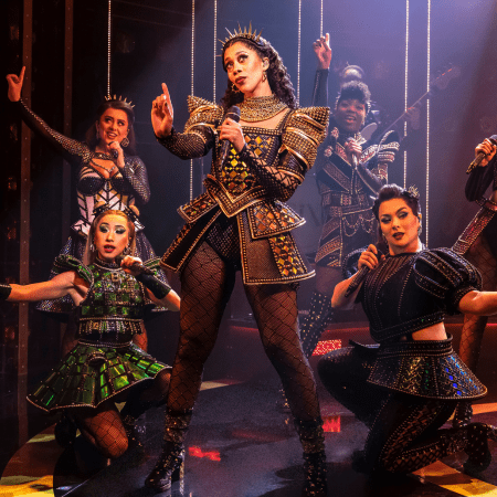 actors dressed as Tudors on stage at vaudeville theatre