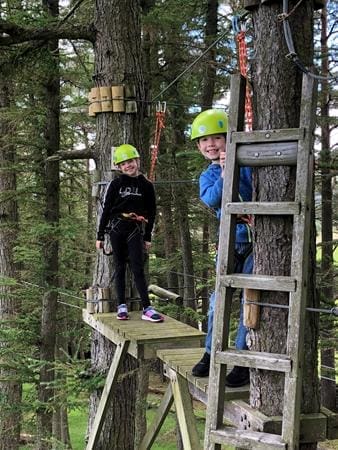 primary school trip pupils do high ropes course