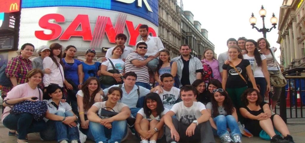 TOUROPE UK International Tourism and Education Tour Operator London 3 image of student group in Central London